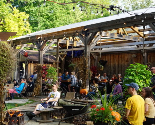 A view of the garden at Rusty Nickel Brewing. A large timber pergola lines the back of the building.